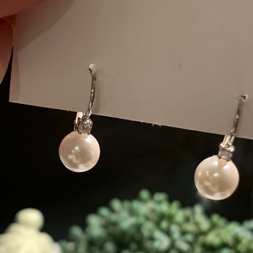 Genuine Pearl leverback earrings NEW